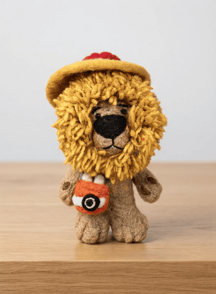 Felt lion keyring